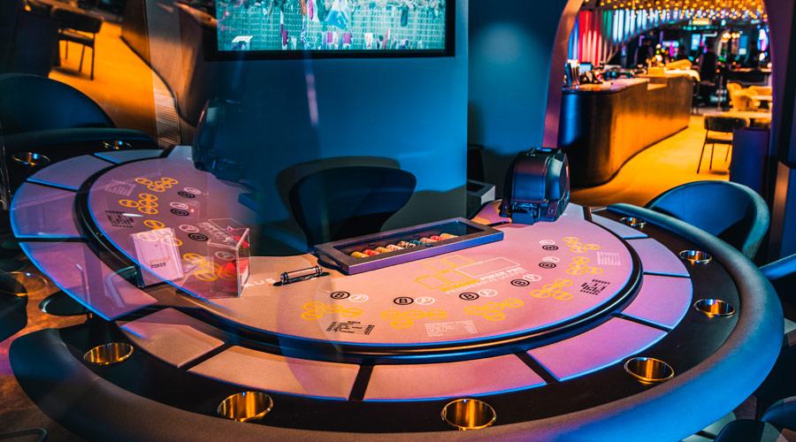 Dynamic Poker Pro -pelipöytä.
